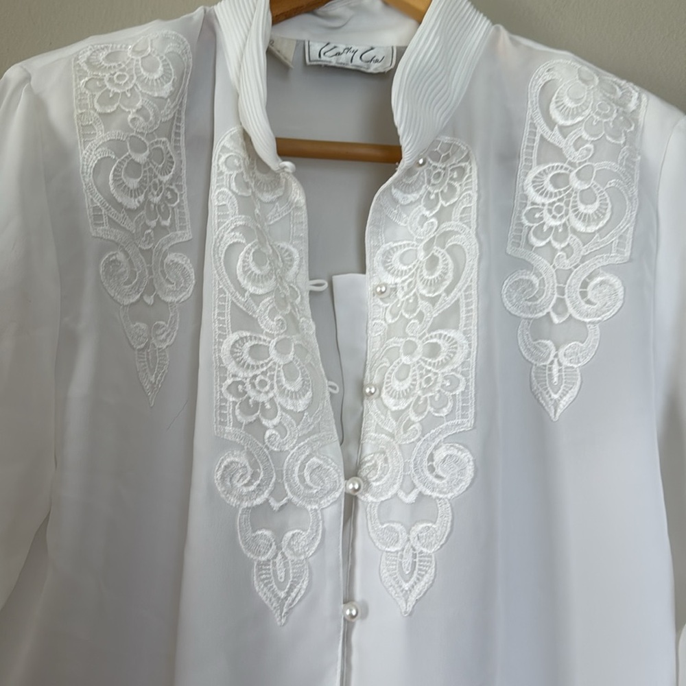 Kathy Che White Embroidered Women's Top 12 - Picture 3 of 5